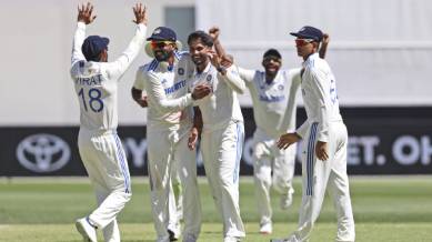 Its_Lakhi's tweet photo. Kya INDIA 2 match me vapsi kar payegi 😲🏆
#Siraj and #Jaspritbumrah𓃵 on fire 🚒
#INDvsAUS
#viratkholi 
#INDvsAUS
#ViratKohli𓃵 #ShubmanGill 
#ShubhmanGill #Rishabpanth 
#Bitcoin #INDvsAUS https://t.co/ZKsiZs37ns