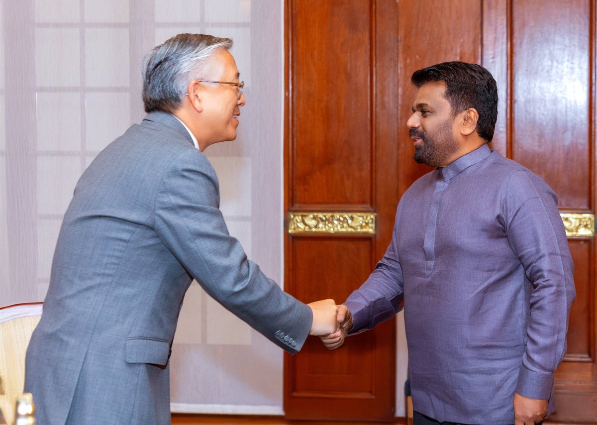 anuradisanayake's tweet photo. Today (07), I met U.S. Assistant Secretary Donald Lu at the Presidential Secretariat.  

We discussed the U.S.'s support for Sri Lanka's anti-corruption efforts, recovery of stolen funds, and strengthening our economy and sovereignty.  

I emphasized fostering a transparent political culture, uplifting rural living standards, and modernizing public services.