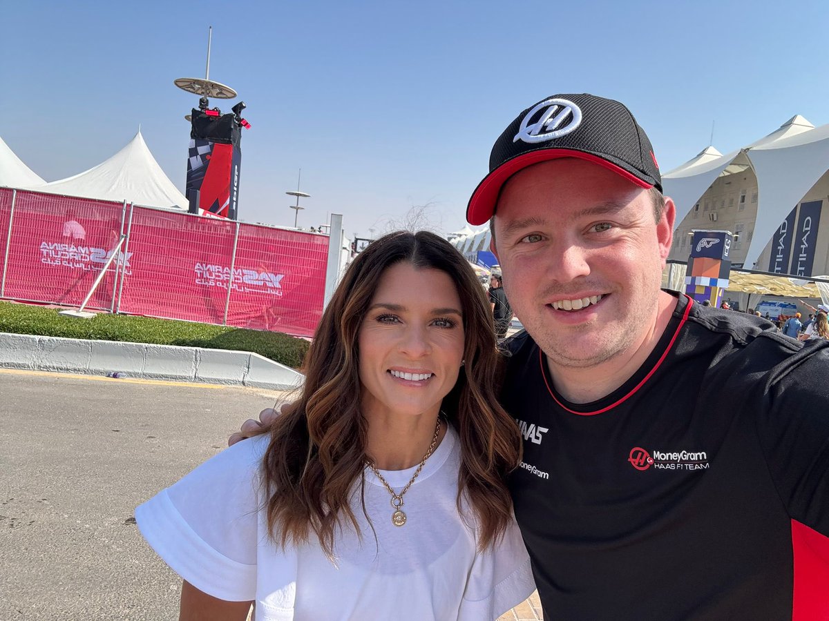 loopylis28's tweet photo. HELP! @simon_lazenbyF1 @CroftyF1 @danikapatricklj @craigslatersky we’re here in Abu Dhabi and my you have been kind enough to have photos with my husband, can you help him get a photo with @tedkravitz @MBrundleF1 and @NicoRosberg it’s a trip for his 40th birthday! #skyf1 https://t.co/Km6Umqa8pm