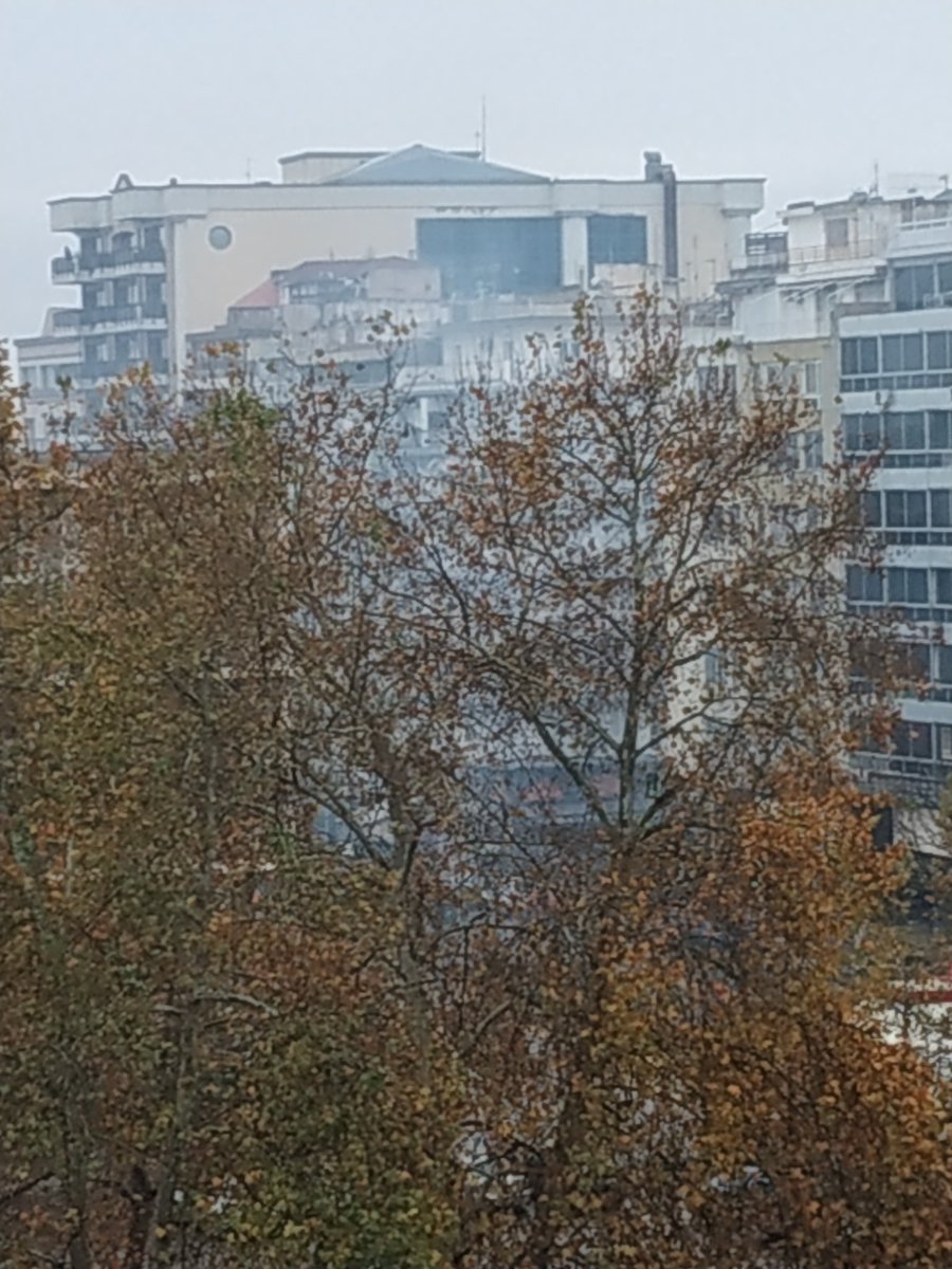 gazakas's tweet photo. Εκτεταμένη χρήση κρότου - λάμψης και δακρυγόνων από τα ΜΑΤ πριν λίγο μπροστά στο Δικαστικό Μέγαρο Θεσσαλονίκης για να διαλυθεί η συγκέντρωση συμπαράστασης στους χθεσινούς συλληφθέντες.

#antireport #skg #Thessaloniki #grigoropoulos https://t.co/la3tiGNYFD