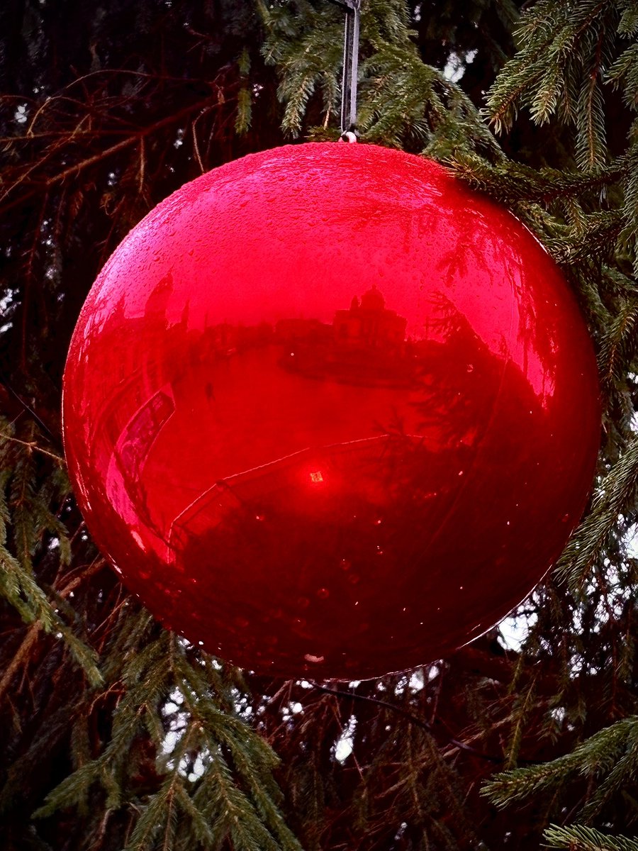 digihull's tweet image. A winter Christmas walk around the city centre