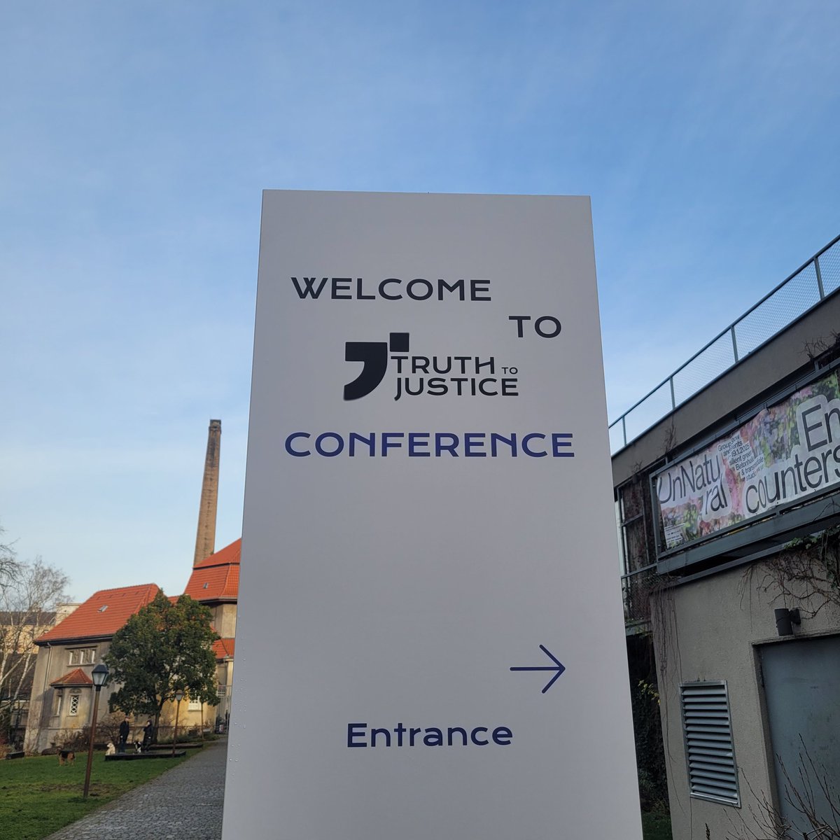 AnnaLysiak's tweet photo. Me: Taking a photo of the info sign for a check-in in post on sm
@VitscheBerlin : Hold my lemonade 😎🍹

#truthtojustice https://t.co/i4Rc35LAB0