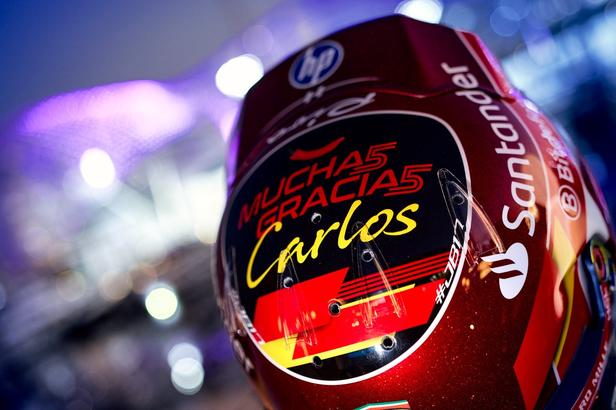 ScuderiaFerrari's tweet photo. Muchas Gracias, Carlos 🌶️

@Charles_leclerc’s helmet for this weekend will be dedicated to his team-mate of four years @Carlossainz55 👌

#AbuDhabiGP 🇦🇪 #F1 https://t.co/Awxb2XHWwO