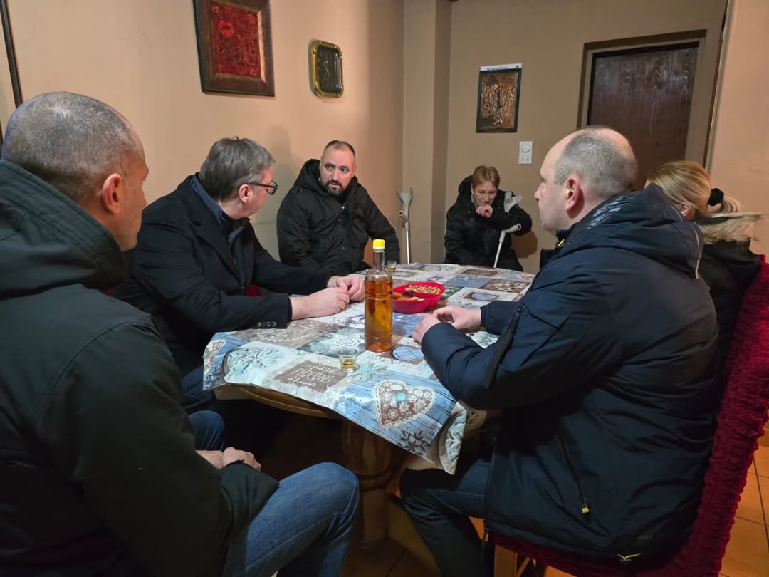 Трагедија из Новог Сада сломила је срце сваком човеку у нашој земљи. Породицама страдалих понајвише. Као председник Републике, постараћу се да страдали никада не буду заборављени и да правда буде задовољена. <a href="/avucic/">Александар Вучић</a> #SNS #Srbija sns.org.rs/novosti/vesti/…