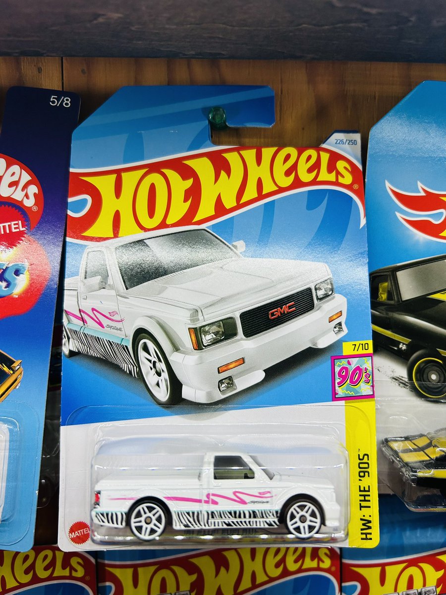 Hot_Wheeler_Mat's tweet photo. カラーリングがたまんねーすな!
実車で、ほすぃ。
#hotwheels #ホットウィール #gmc #syclone #サイクロン https://t.co/7VXo7bdXXg