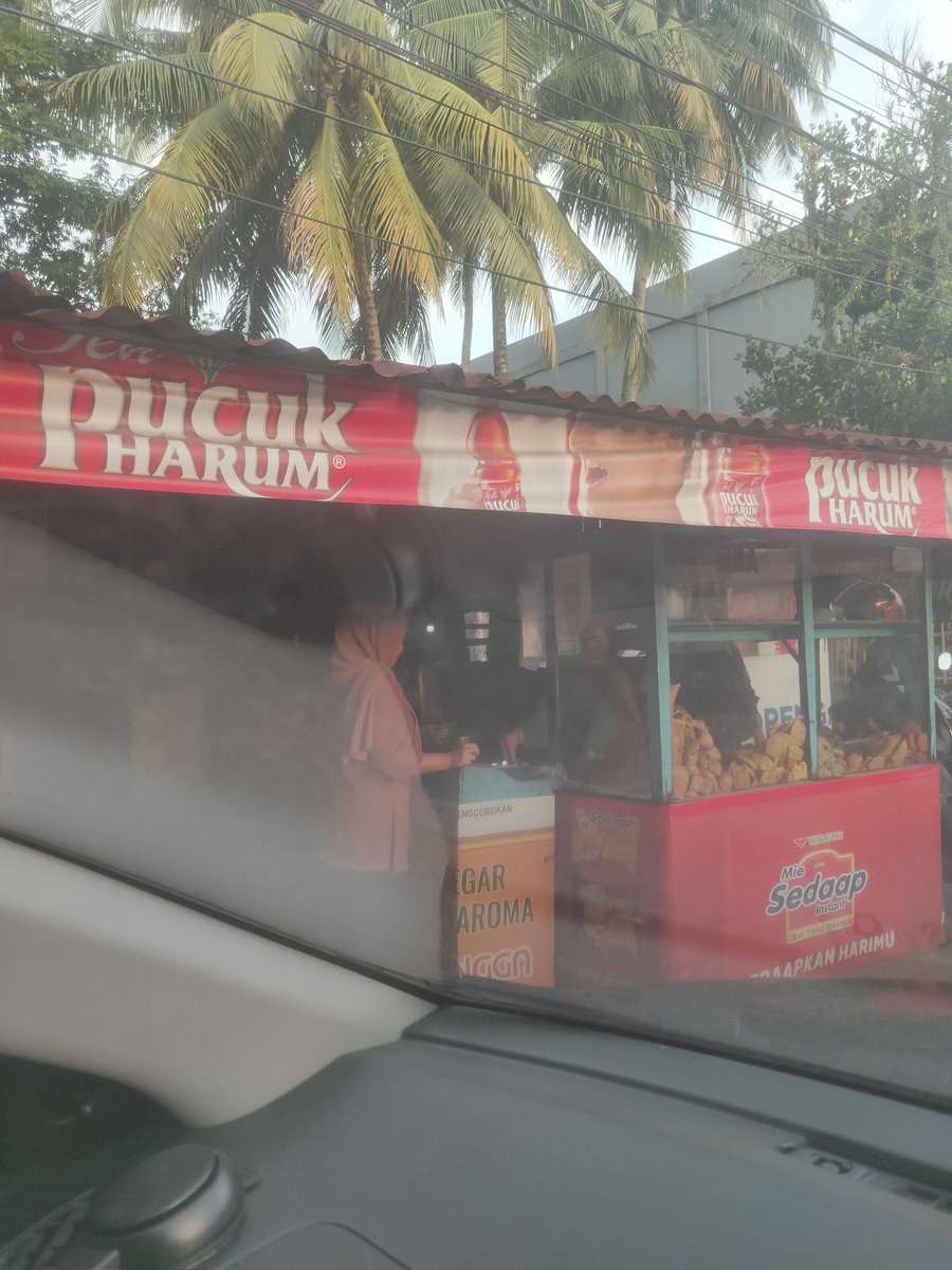 Nyari cemilan...🤗🤗