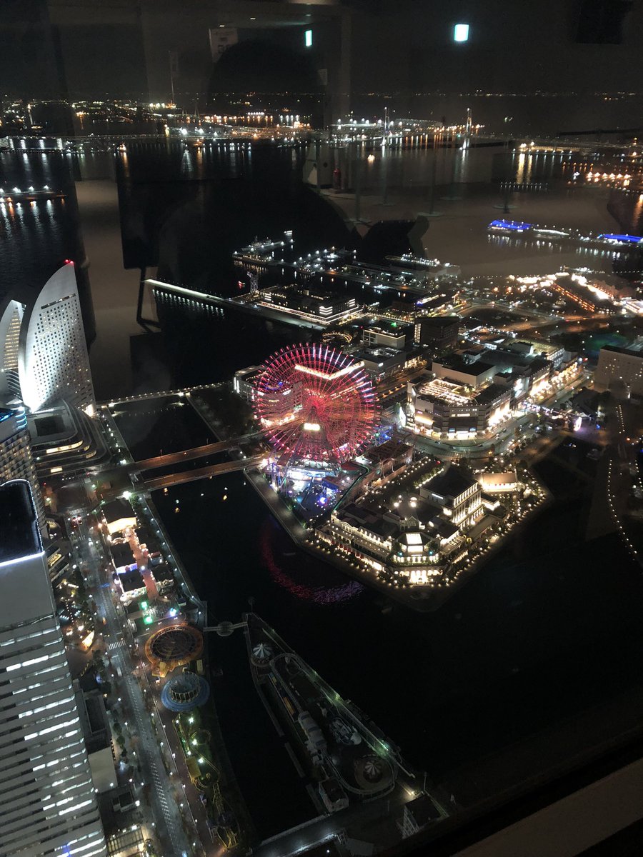 KRKMSAMA's tweet photo. 横浜に行ってきた！クリスマスマーケットとランドマークタワー！ワシントンホテルに泊まった十数年前を思い出したけどまだあるのかな。。。 https://t.co/2Crbygskrl