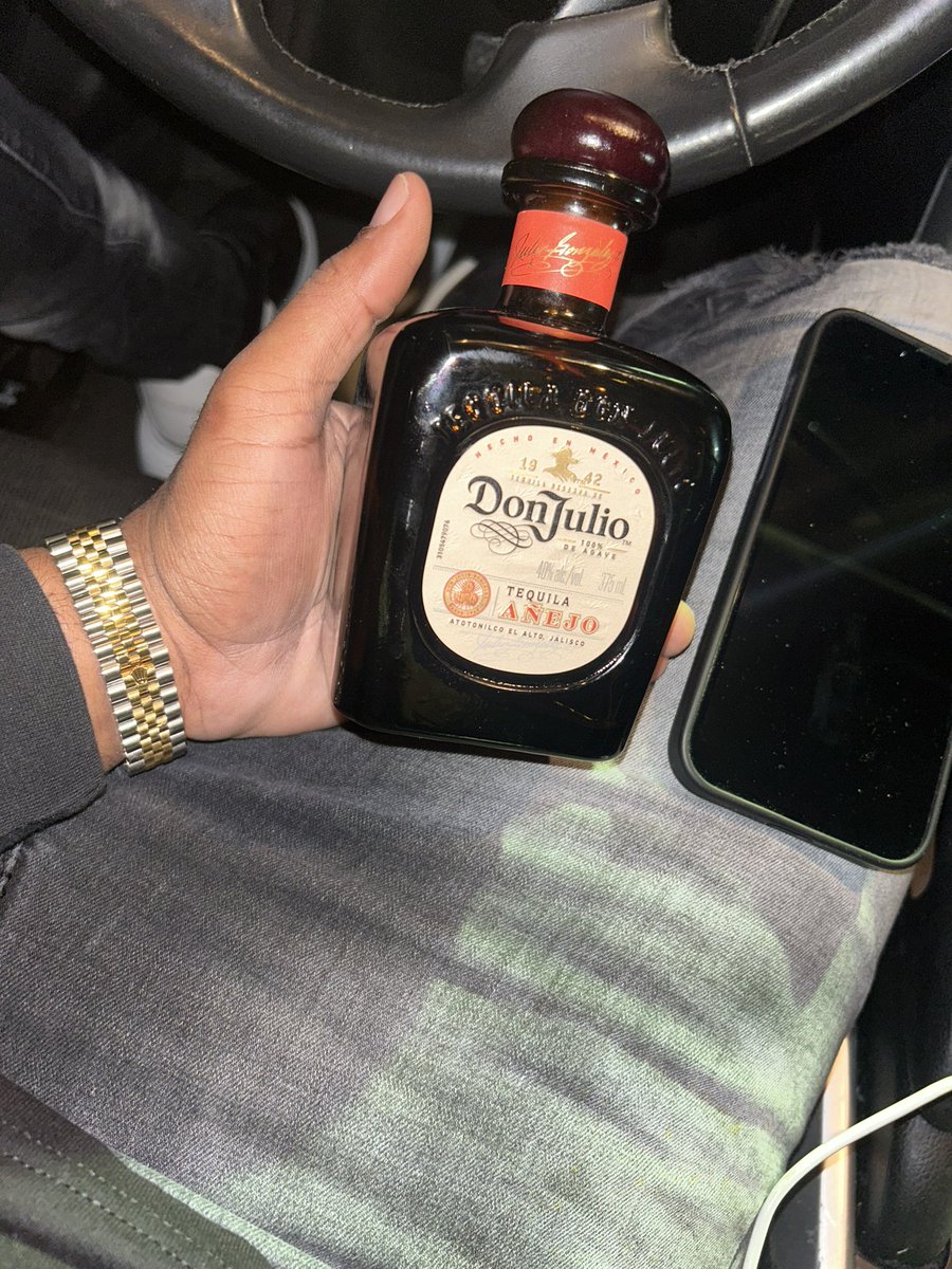 yoounglegendd's tweet photo. Tonight we do whatever the Anejo desires for us!! https://t.co/duO10NBArF