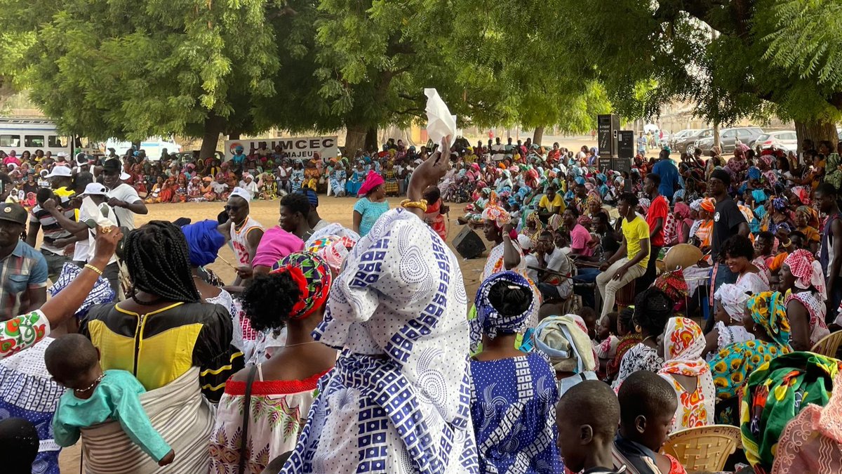 AmbCanSenegal's tweet photo. « Avec ces financements, j’ai pu mener mes activités génératrices de revenus et investir dans l’éducation de mes enfants » indique fièrement Aïssatou Silamé, présidente d’un groupement de femmes à Sédhiou 🇸🇳 #CAURIE-MF Projet #PAFEJ @DesjardinsCoop 🇨🇦 . #16Days #FinVSFG https://t.co/U3v9L3hvRy