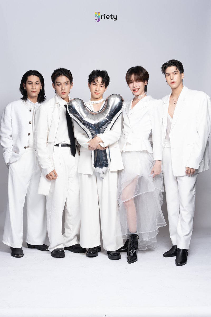 Yriety's tweet photo. Yriety ขอขอบคุณนักแสดงจากซีรีส์ “Flavor Of Us ปรุงรักให้ลงล็อก” จากค่าย "Yzilla" ที่ให้เกียรติมาร่วมงาน “Y Entertain Awards 2024 Presented by JisuLife” ในครั้งนี้นะคะ 💜✨

#YEntertainAwards2024xJisuLife
#YEntertainAwards2024 
#phanp 
#peipeikrit 
#Rangjirakith
#BBen 
#MarwinAkk https://t.co/ex4sI3uMPV