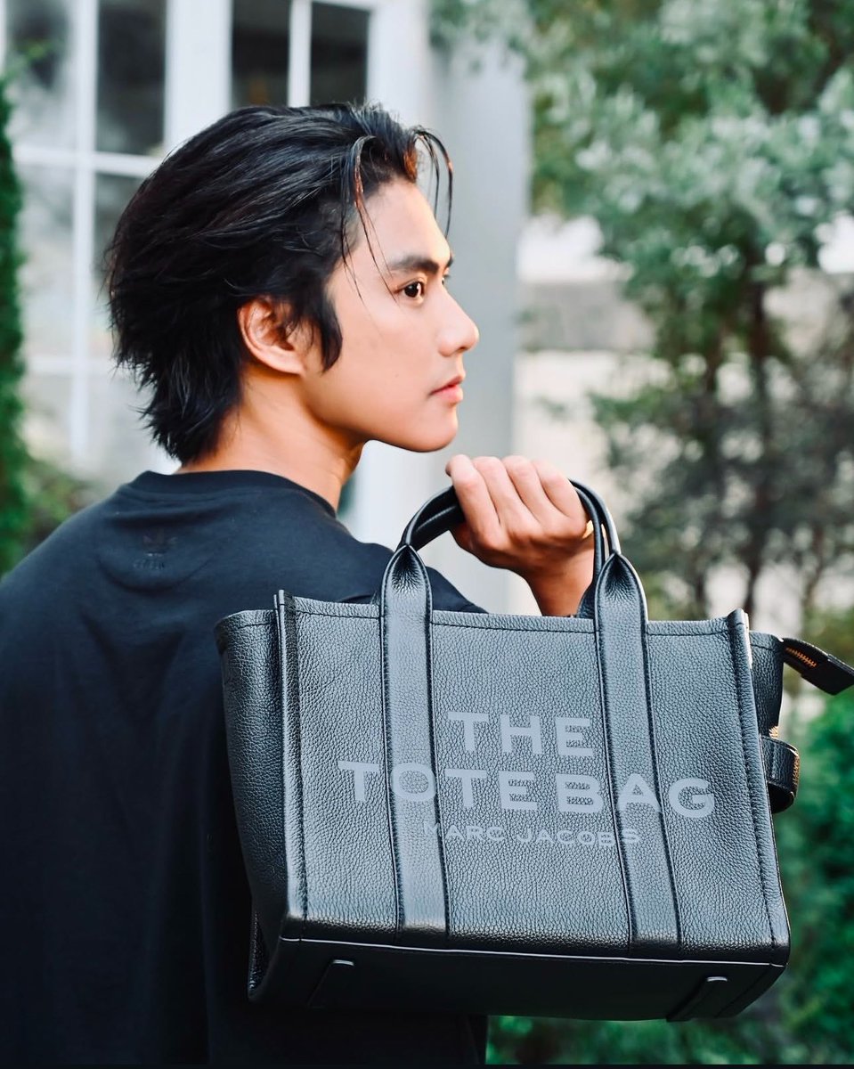 DoubleMeng_'s tweet photo. I have a feeling that this will become the most common seen single item when i heading out in the next few months
Thanks for the awesome recommendation!@ohmpawatt 🧡
#ohmpawat
#marcjacob
#MarcJacobsTH https://t.co/nY2dDx0gx7