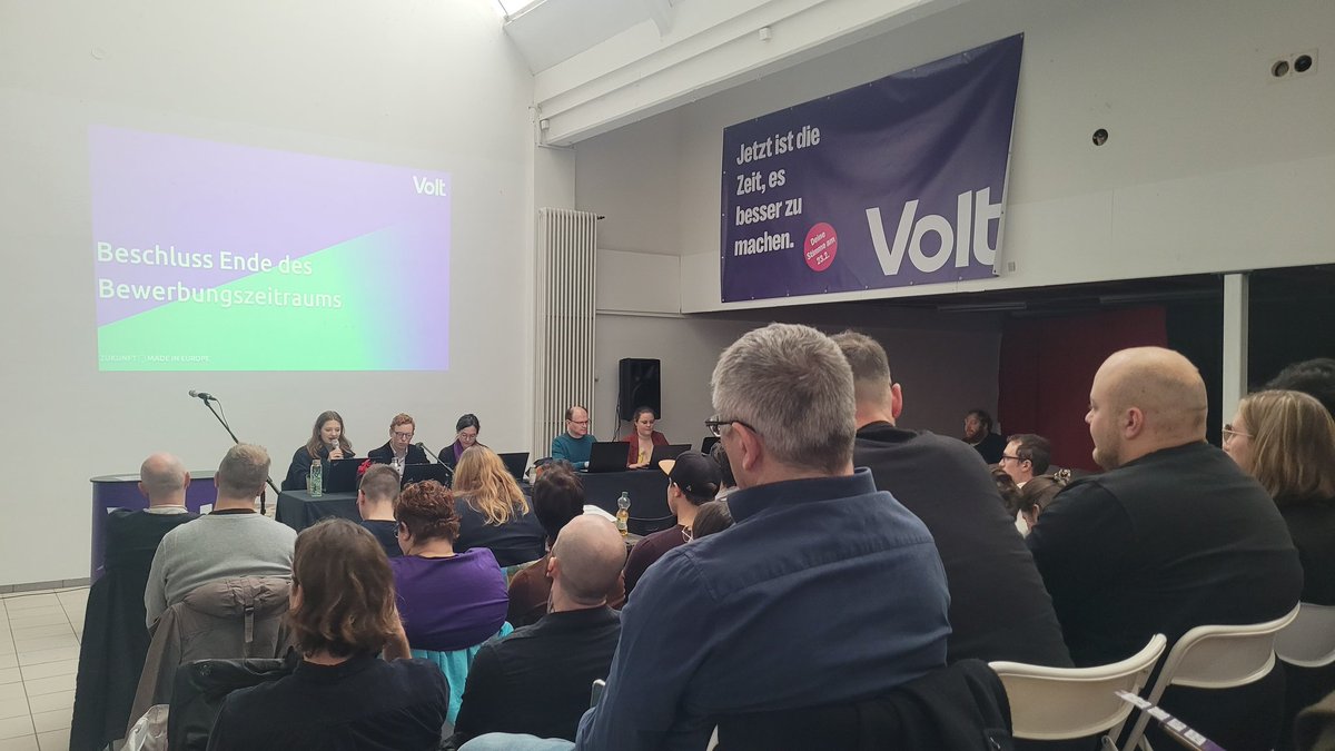 VoltBW's tweet photo. Nationale Parteien stoßen an ihre Grenzen. Zeit, es besser zu machen und Europa in den Bundestag zu wählen.
Heute stellen wir dafür unsere Landesliste für #BaWü auf https://t.co/X3pJB0BRGj