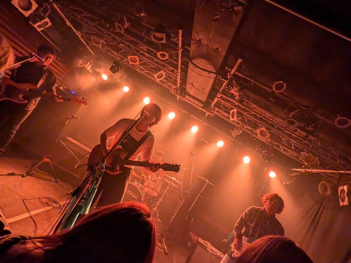 whale_pulse's tweet photo. 12/6(金) CLUB SPOT

1.青だよ
2.濡れた瞳と
3.白息吐く頃に
4.新緑深まる
5.吼える

ご来場頂きありがとうございました🐳

 #ホエールパルス  #大分  #インディーズ  #ロックバンド https://t.co/JfOhD62KCj