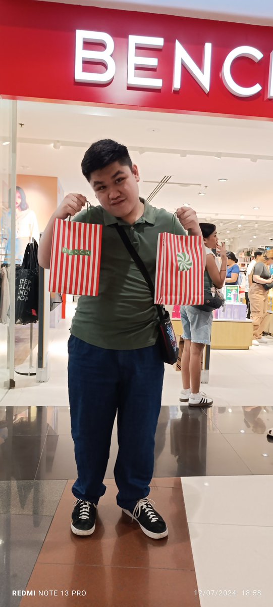 pablohawtogs's tweet photo. ACTUALLY, AYAW NG ANAK KO MAG SHOPPING. KAHIT TITIGNAN KO LANG HINAHATAK NA KO PALABAS, KAYA TIPID TALAGA PAG KASAMA KO SYA.

FOR THE 1ST TIME, PUMASOK KAMI SA BENCH. THANKS KUYA @stellajero_ &amp; @imszmc🍓🌭

ALL OUT FOR SBENCH19
@SB19Official #SB19
#BENCHxSB19
#GlobalBENCHSetter https://t.co/6P9MnY4rkh