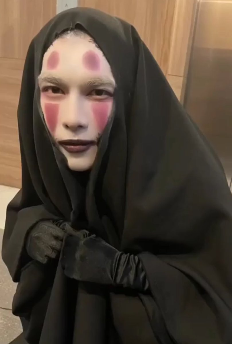 MoonPlanStudio's tweet photo. Wanna know who put the mask on my baby’s face? Was it him? 🤭

👻 so Kyottt 
@MSuppasit 
#มิวศุภศิษฏ์ 
#MewSuppasit 
#IcelandSpringThailand 
#IcelandSpring 
#IcelandSpringpH8.88 
#IcelandSpringTrip2024 https://t.co/zMfsma1BmJ