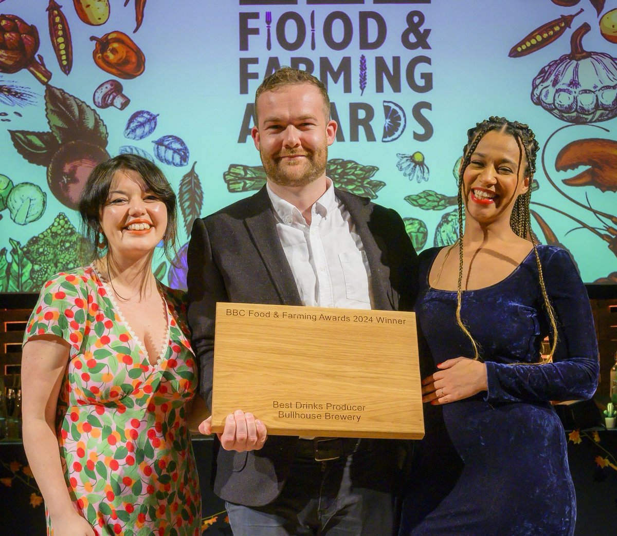 Women In the Food Industry (@women_food_wifi) on Twitter photo Chosen for <a href="/McTSingh/">Tony Singh MBE</a> dish, <a href="/knackeredmutha/">Helen McGinn</a> is serving the <a href="/SaturdayKitchen/">SaturdayKitchen</a> <a href="/BBCFoodProg/">The Food Programme</a> #BBCFoodAwards winning <a href="/bullhousebrewco/">Bullhouse Brew Co</a> beer judged by <a href="/jaegawise/">Jaega Wise</a> who was joined on stage by chef <a href="/julielincooks/">Julie Lin</a> 🍻🍻 #SaturdayKitchen Chosen for <a href="/McTSingh/">Tony Singh MBE</a> dish, <a href="/knackeredmutha/">Helen McGinn</a> is serving the <a href="/SaturdayKitchen/">SaturdayKitchen</a> <a href="/BBCFoodProg/">The Food Programme</a> #BBCFoodAwards winning <a href="/bullhousebrewco/">Bullhouse Brew Co</a> beer judged by <a href="/jaegawise/">Jaega Wise</a> who was joined on stage by chef <a href="/julielincooks/">Julie Lin</a> 🍻🍻 #SaturdayKitchen