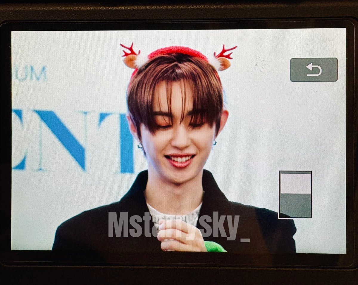 Mstarrysky_'s tweet photo. Pr_241207 M.O.N.T Hellolive Fansign Event
#MONT #몬트
#BITSAEON #빛새온 #ビッセオン
#겨울이되면 #whenwintercomes https://t.co/94cudkbUCD