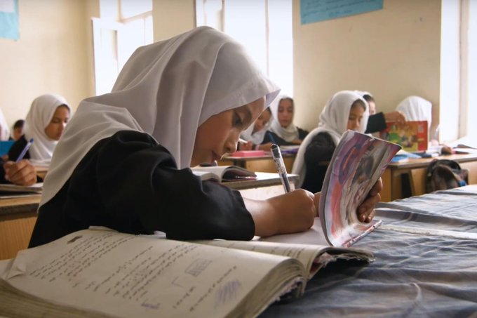 Girls’ education has long-lasting impacts: the ripples extend farther than the eye can see. Girls empowered by education positively impact the lives of their families, communities &amp; the world!

 RT if you agree that #EducationCannotWait for any girl!

#222MillionDreams ✨️📚