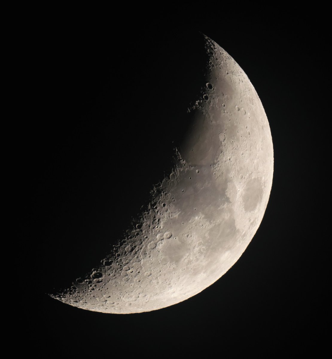 雲間に 月を見ることができました。
明日は土星食です。晴れるといいですね！
2024/12/7 月齢6.2 TSA102 #月 #イマツキ