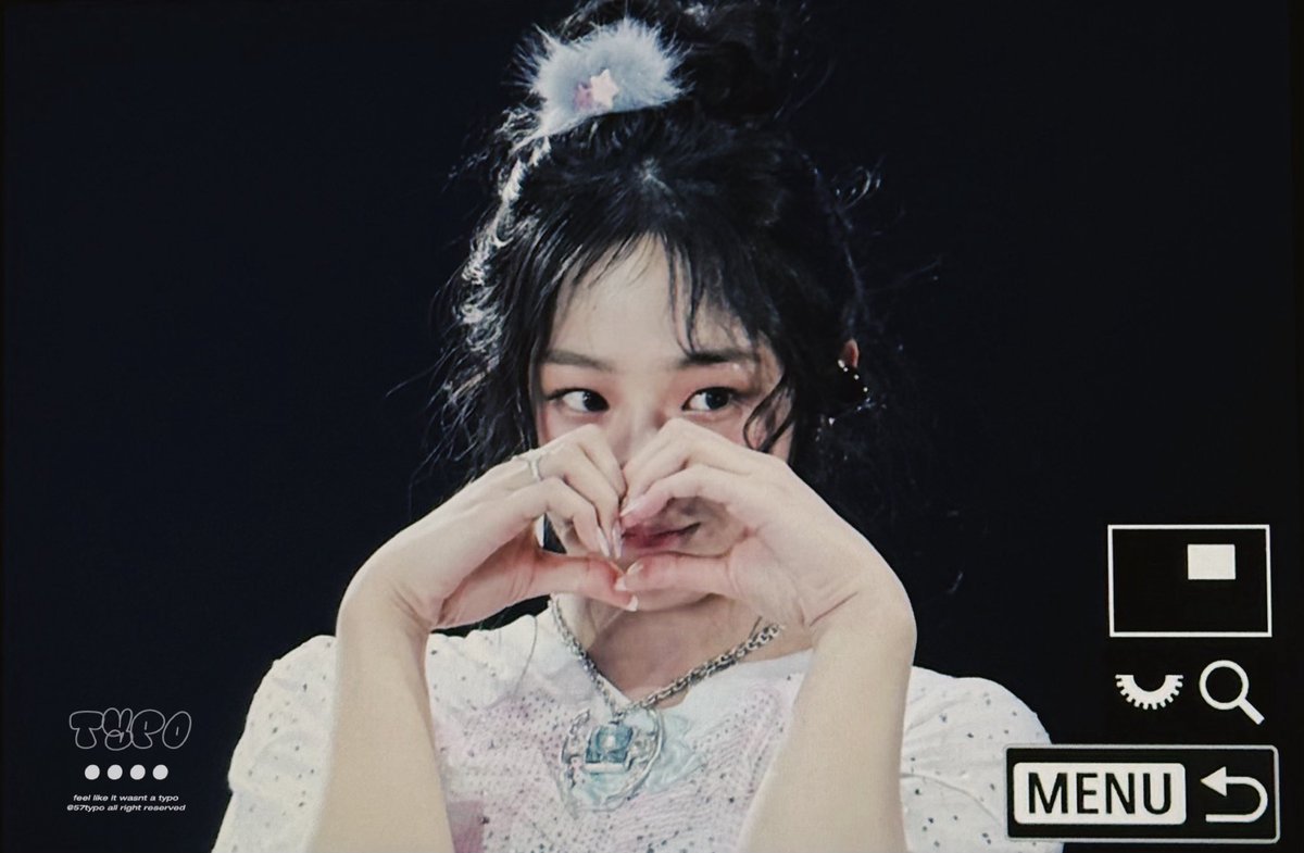 57typo's tweet photo. 241207 요아소비콘에 푸들등장 
#뉴진스 #NewJeans #민지 #MINJI https://t.co/ymKN6b8D59