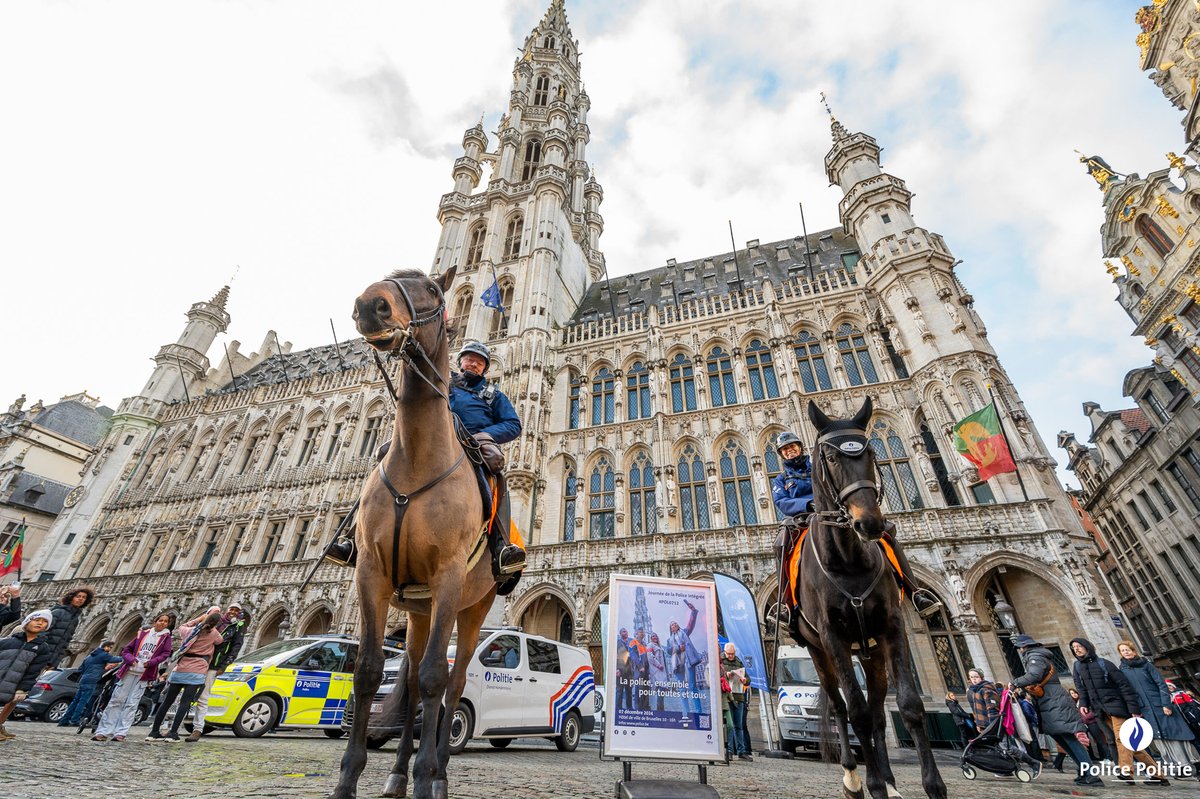 federalepolitie's tweet photo. Wij staan te popelen om jou te verwelkomen! Op deze Dag van de Geïntegreerde Politie kan je ons nog tot 16 uur vinden in het Stadhuis van Brussel. Het rijkgevulde programma is een bezoekje meer dan waard! Je leest er hier alles over: https://t.co/xBsFuojO0U
#POL0712 #fier https://t.co/rxXvbe8GV1