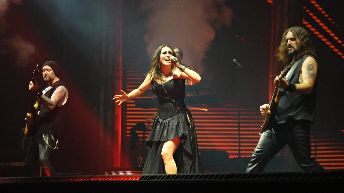 Freadventure's tweet photo. Wat een gave avond gisteren in #Ziggodome met Within Temptation, #Annisokay en #Blind8.
Moet je voorstellen dat je hier als Oekraïnsche band staat, voor een uitverkochte Ziggo, en daarna weer terug de oorlog in moet om je vrienden, je familie en het hele land te verdedigen.... https://t.co/D9UslTdweo