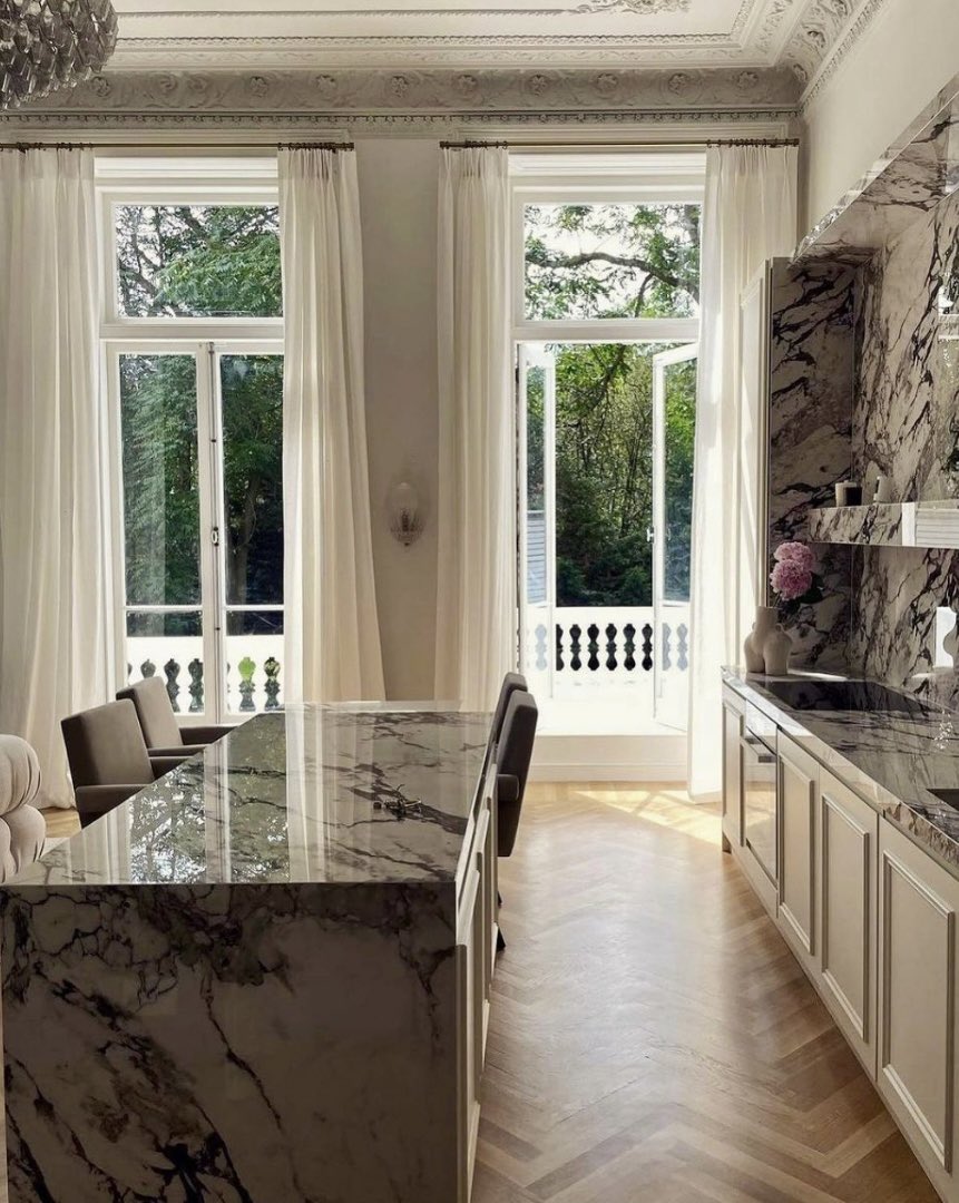From the stunning marble countertops to the soft natural light streaming through those incredible windows, this space is where classic elegance meets modern functionality. 

#bydobuild #dobuild #fineconstruction #CIOB #BIID #TheList #RIBA #ARB