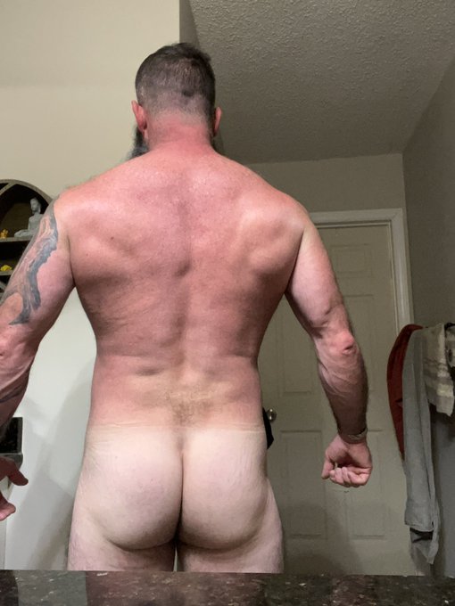 How’s my back look this morning? Planning to cut a bit and get some definition. Currently weighing in