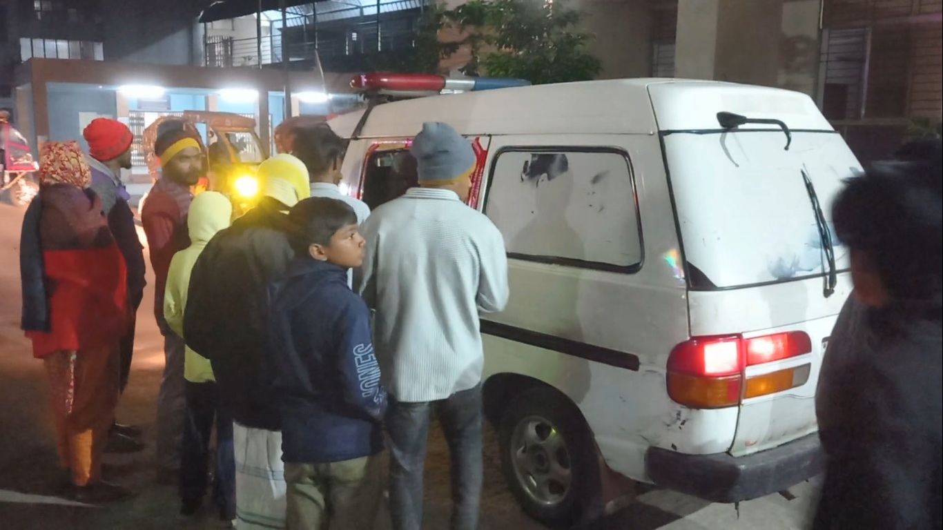 মাদারীপুরে আধিপত্য নিয়ে কিশোর গ্যাং-এর দুই গ্রুপের সংঘর্ষ, পুলিশসহ আহত ২৫