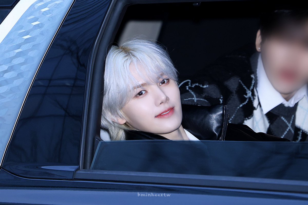 241207 음중 퇴근

오늘도 미모폭발✨ 

#CRAVITY #MINHEE #크래비티 #민희 #강민희