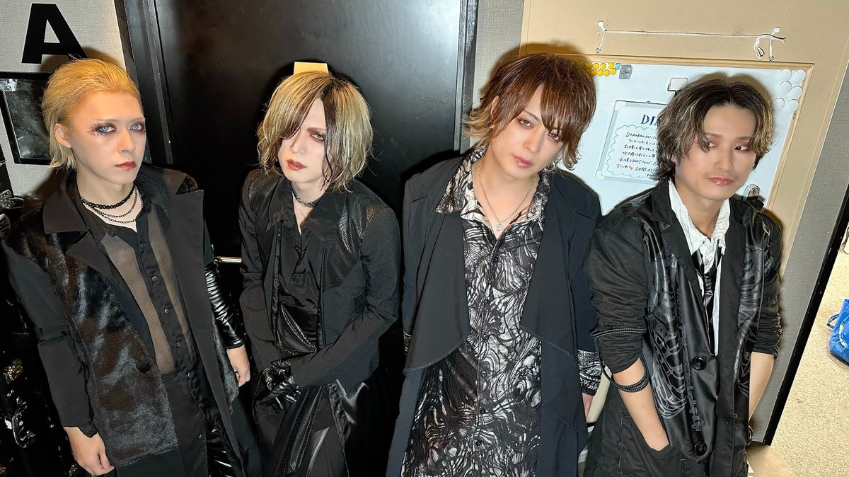 DIAURA_OFFICIAL's tweet photo. ONEMAN TOUR 2024「The Holy Deringer」
2024.12.07
札幌PLANT

-Next-
ONEMAN TOUR 2024「The Holy Deringer」
2024.12.08
札幌PLANT
※15:30〜会場にてアウトストアイベント(5ショット撮影会)有り
https://t.co/lsJXmwzycE

#DIAURA #dazzle https://t.co/BnDpn3eKeJ