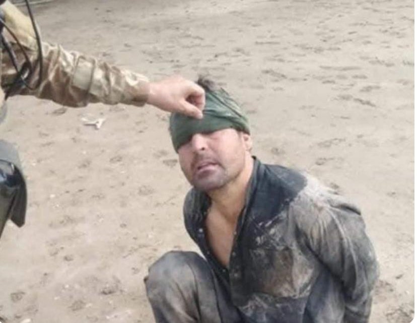 zarrar_11PK's tweet photo. #Breaking
‼️(10) Khawarij Killed, (7) Captured in Failed Assault on Tall Scouts Post Near North Waziristan
#Pakistan | #PakistanArmy https://t.co/YQGFq4Mwci