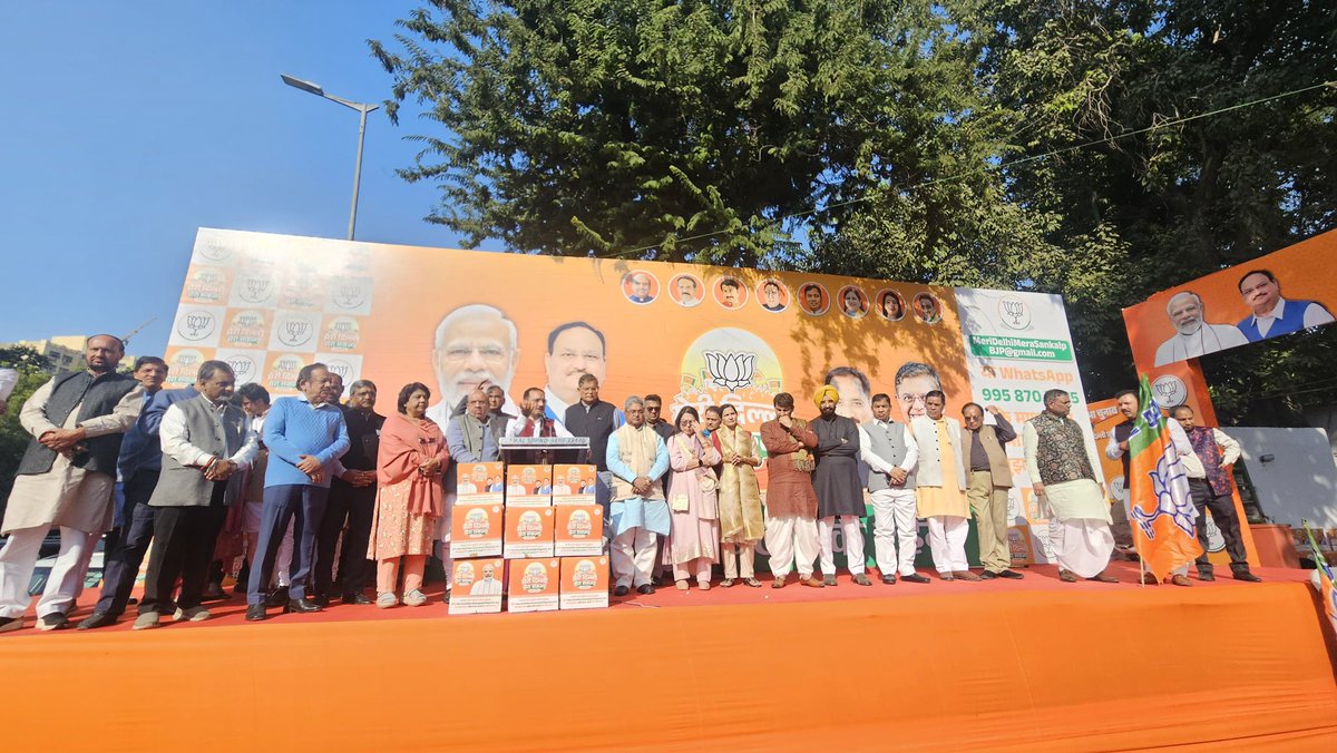 Virend_Sachdeva's tweet photo. “अब नहीं सहेंगे, बदल कर रहेंगे!”

आज सांसद एवं प्रदेश चुनाव प्रभारी श्री @PandaJay जी और अन्य विशिष्ट अतिथि गण की उपस्थिति में प्रदेश कार्यालय से ‘संकल्प पत्र वैन’ को रवाना किया। 

दिल्ली विधानसभा चुनाव 2025 के लिए यह वैन जनता से संवाद कर उनकी समस्याओं और सुझावों को संकलित करेगी। साथ मिलकर बनाएंगे, ‘मेरी दिल्ली, मेरा संकल्प’।

#आ_रही_है_भाजपा
#BJPSankalp2025