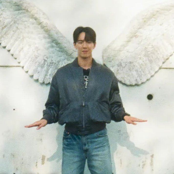 shownu and jungwoo really take pics of each other like a couple 😆