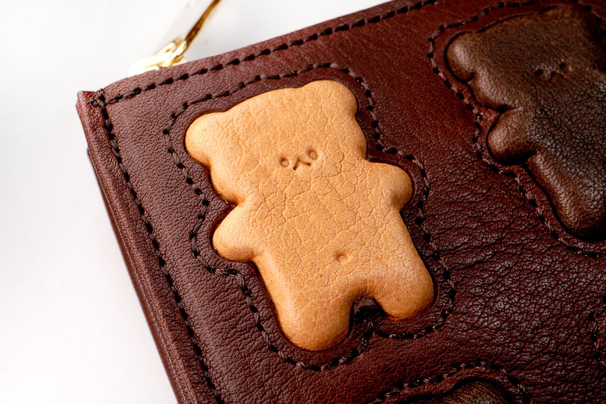 アールスフェボリット EARL’S FAVOURITEくまちゃんブラウニー財布 人気の本革製くまちゃんブラウニーシリーズですが、次に販売