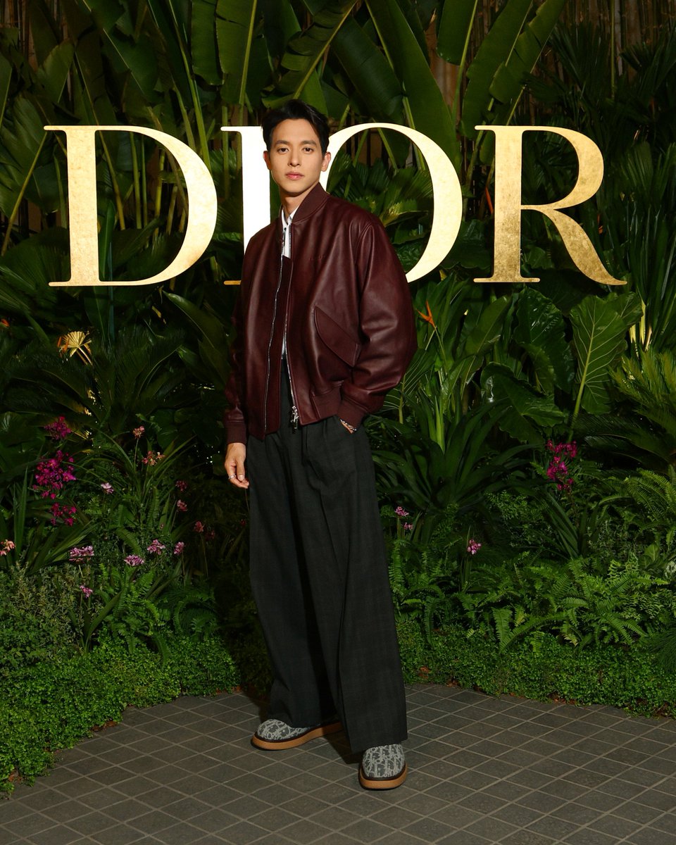 Dior Ambassador @Jirayu_JJ brought his distinctive style to Bangkok's #DiorGoldHouse opening, wearing a sumptuous leather jacket and relaxed grey pants designed by Kim Jones.
#StarsinDior