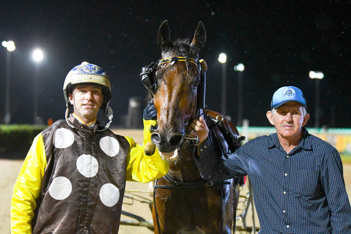 ClubMenangle's tweet photo. #RiverinaForm reigns supreme as Im Alrite for Trevor White and Cameron Hart takes out the Aspire Education &amp; Care Waratah Final.🥇

Recording a mile rate of 1.54.3, Rebounder and Barlor Heaven filled the minor placings.

Congratulations to all connections.👏

#ClubMenangle https://t.co/6QbwoM3jJ6