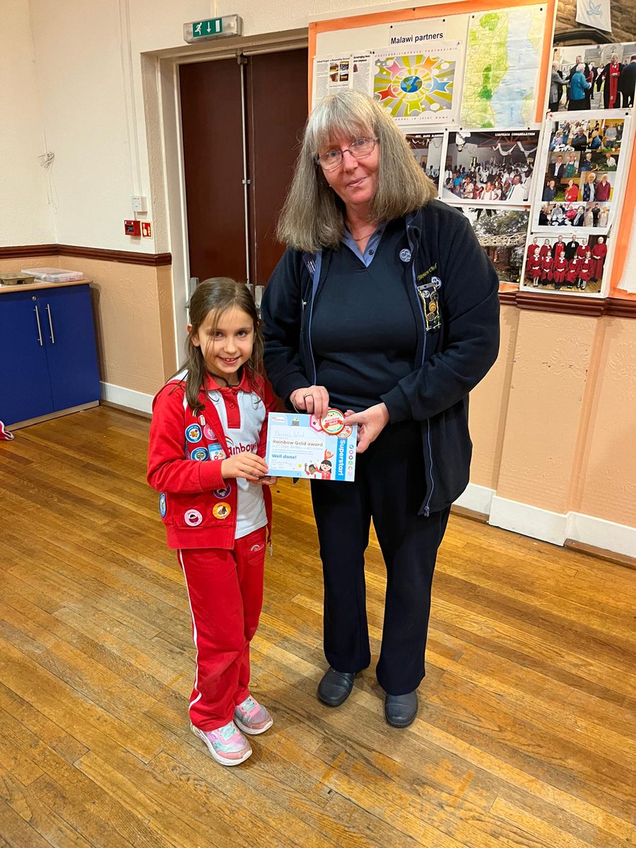 What a treat for our new County Commissioner Elin - presenting her first Rainbow Gold Award!🥳
⭐Huge congratulations to Florence of 1st Troon Rainbows!⭐
This is a very special achievement and Florence should feel very proud!👏
 #RainbowsGoldAward #Girlguiding <a href="/GirlguidingScot/">Girlguiding Scotland</a>