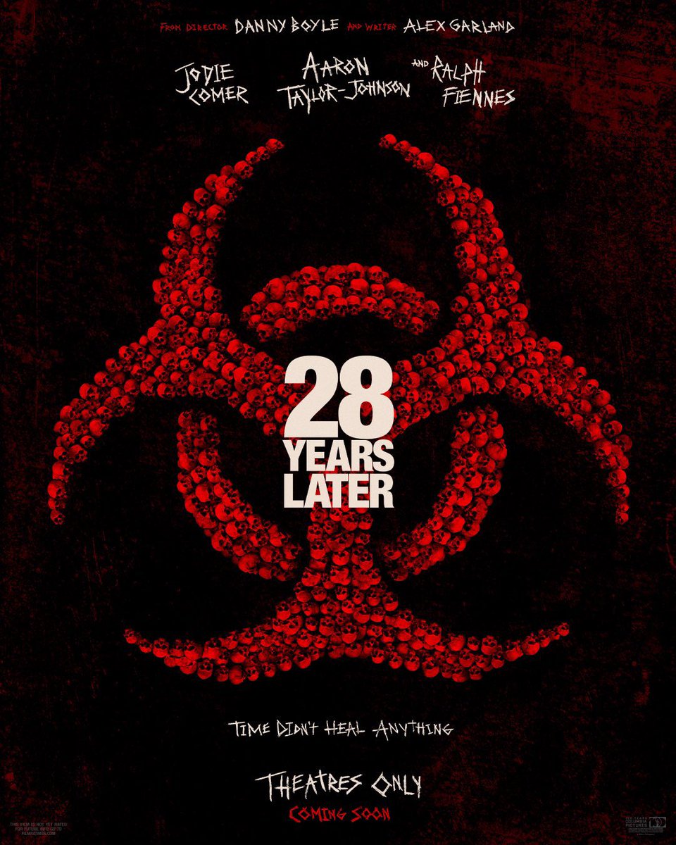 PosterUpdate's tweet image. O primeiro pôster de '28 Years Later' foi lançado.

O elenco inclui Jodie Comer, Aaron Taylor-Johnson, Ralph Fiennes, Jack O'Connell, Erin Kellyman, Edvin Ryding e Cillian Murphy.
