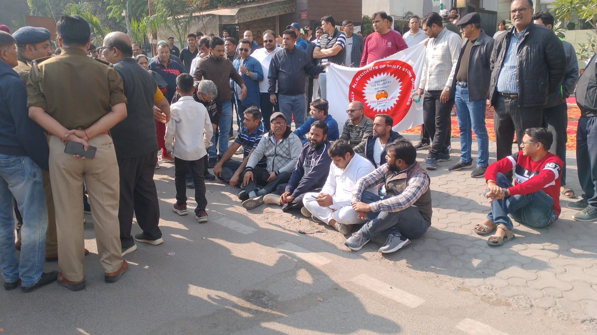AnkitasharmaPr's tweet photo. They are on road, administration is sleeping.... ! https://t.co/wwXT55yZwz