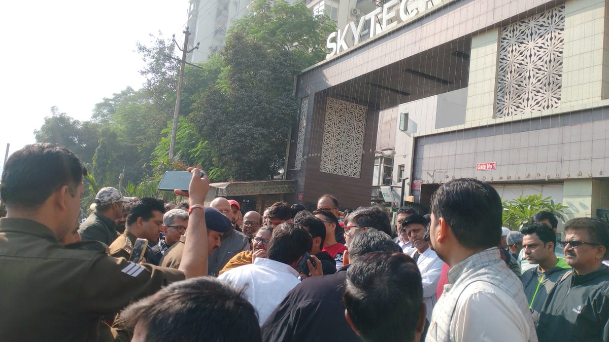 AnkitasharmaPr's tweet photo. They are on road, administration is sleeping.... ! https://t.co/wwXT55yZwz