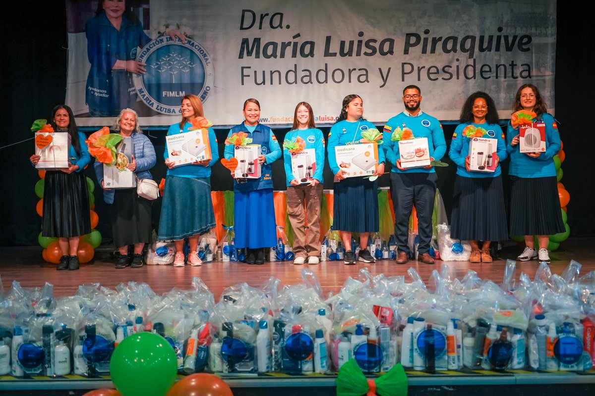 #FimlmEspaña 🇪🇸| Celebramos el trabajo en equipo en Madrid con música, inclusión y comunidad.
🥳Gracias a los voluntarios de #Madrid por su compromiso por llevar la labor social de la Dra. <a href="/MLPiraquive/">María Luisa Piraquive</a> a quienes más lo necesitan 🤝
Más: tinyurl.com/3d6dvbev
