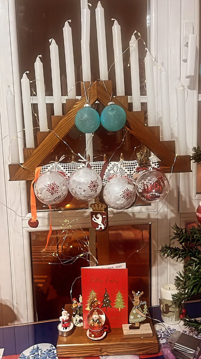 bdlrc3's tweet photo. @CrisMcLennon Sí, mi madre es de León capital y en su casa siempre se ponía 
Todo el que viene a mi casa se sorprende pq no lo conoce. Mira, te enseño foto https://t.co/xSvfDd2982