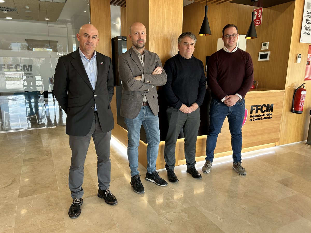 FFCM (@ffcm_es) on Twitter photo 📰 NOTICIA |
▶️ Rubén Bonastre, director técnico de la <a href="/andresiniesta8/">Andrés Iniesta</a> Academy, visitó la <a href="/residenciaFFCM/">Residencia FFCM</a>
🔗 ffcm.es/pnfg/NNws_ShwN…
#somosCLM | #residenciaFFCM 📰 NOTICIA |
▶️ Rubén Bonastre, director técnico de la <a href="/andresiniesta8/">Andrés Iniesta</a> Academy, visitó la <a href="/residenciaFFCM/">Residencia FFCM</a>
🔗 ffcm.es/pnfg/NNws_ShwN…
#somosCLM | #residenciaFFCM
