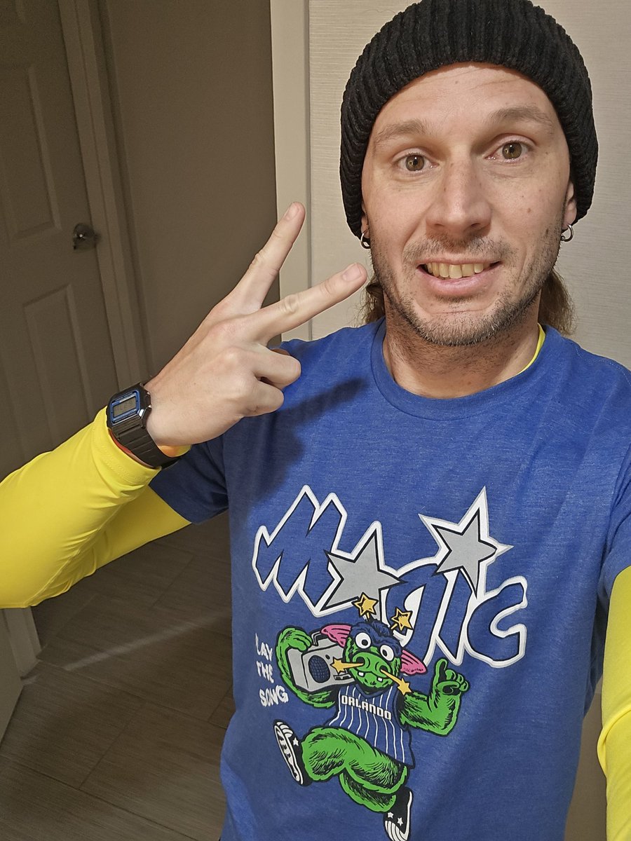 PunkRunnerEvan's tweet photo. About to do the thing. Wish me luck. #OUCHalf https://t.co/rEGML95IFm