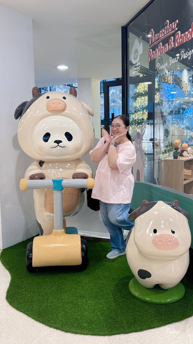 River City Bangkok แหล่งรวมแสดงผลงานนิทรรศการของศิลปินหลายๆ ท่านหมุนเวียนกันไป อาร์ตแกลลอรี่ที่นี่เดินชมเพลินมาก แถมยังติดริมแม่น้ำบรรยากาศดีสุดๆ สุขทันทีที่ได้มาที่นี่ไม่เกินจริง

#TATxApoxButterbear #สุขทันทีกับอาโปและน้องเนย
#ApoNattawin #Butterbear #BeOnCloud #AmazingThailand