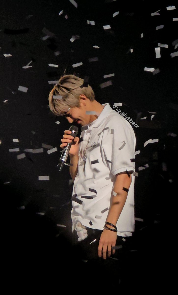 squishylilbear's tweet photo. 241207 찬열 City-Scape in Jakarta

between the confetti~
찬열아~ 어디야? ㅋㅋㅋ

#CHANYEOL_都市風景_City_scape_in_JAKARTA https://t.co/t1rsmISjJy
