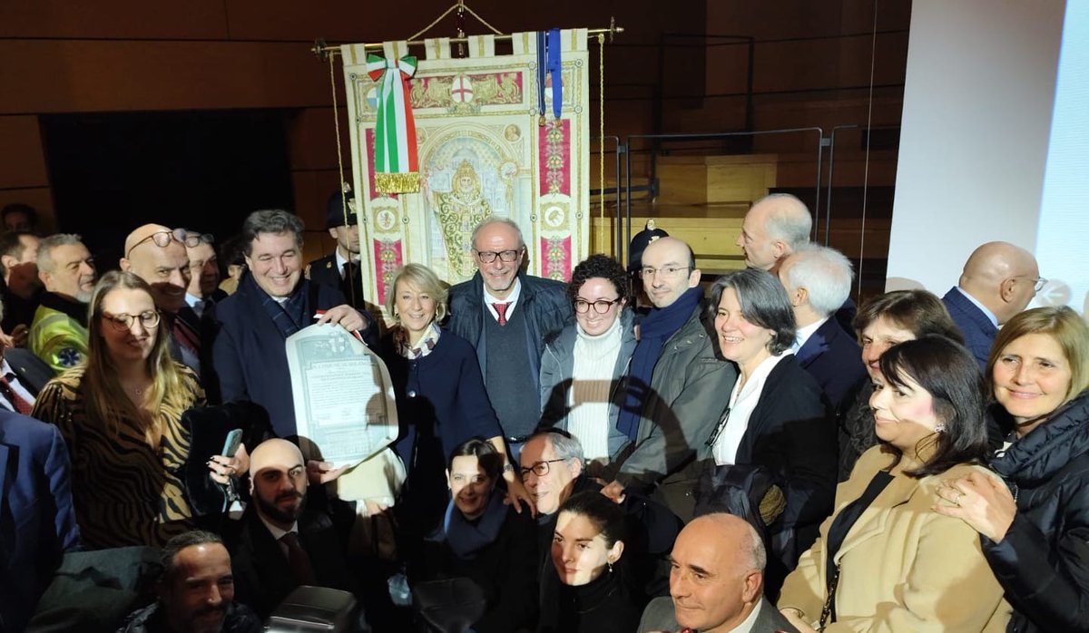 policlinicoMI's tweet photo. Il Comune di Milano premia con l'Ambrogino la prima organizzazione di trapianto in Italia, nata proprio in #PoliclinicoMI
▶️ https://t.co/Qdg7qcbcr4
#Ambrogino #AmbroginoMilano #NITp #Trapianti https://t.co/GkHPWNBhUh
