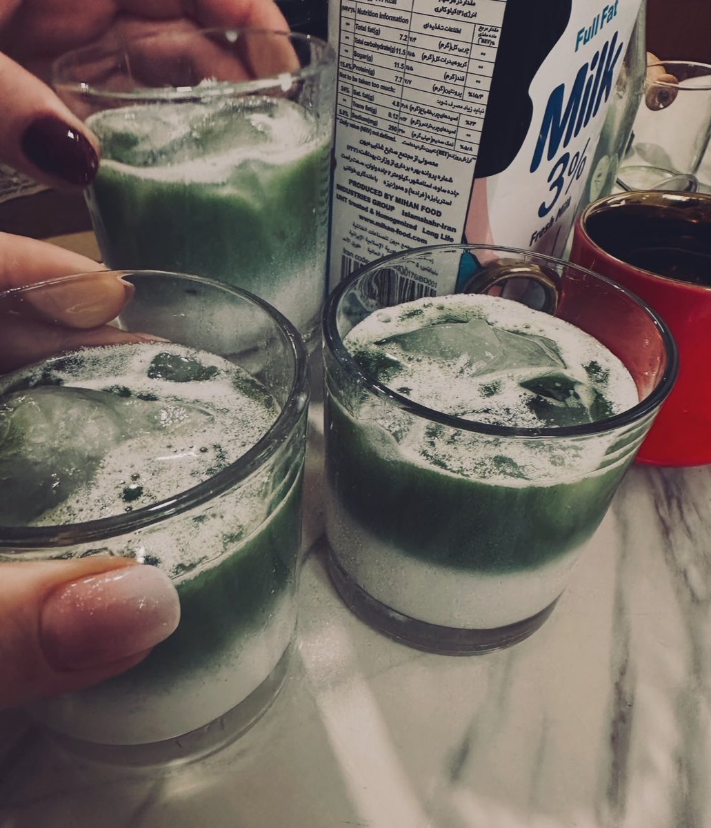 این همه از ماچا تعریف میشه
به نظر من طعم خاصی نداره و نپسندیدم🍵