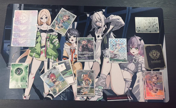 冬コミで頒布予定の新刊とグッズのサンプルが届きました!今回はラバーマット作ってみました!デスクマットにするもよし!ホロカなどのTCGのプレイマットとして使うもよし!ラバーマットは笑えるくらい刷ってないので他人と被りたくない方は是非#c105ホロライブ 